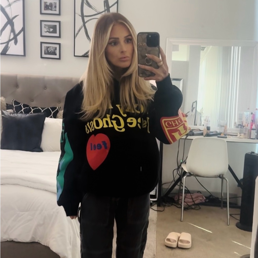Sweatshirt - Picture 2 of 5